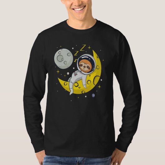 Sloth Sleeping on The Moon  Cute Astronaut Sloth Tシャツ (正面)