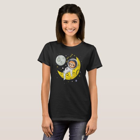 Sloth Sleeping on The Moon  Cute Astronaut Sloth Tシャツ (正面フル)