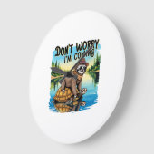 Sloth T-Shirt- Don't Worry I'm Coming ラージ壁時計 (傾斜)