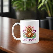 "Slothasana"ヨガ瞑想を行うスロース コーヒーマグカップ