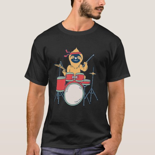 Slow Drummer Sloth Heavy Metal Saying Doom Metal Tシャツ (正面)