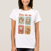 Slow Ho Ho Funny Sloth Design Tシャツ (正面)