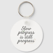 Slow Progress Is Still Progress – Calm Minimal キーホルダー (正面)