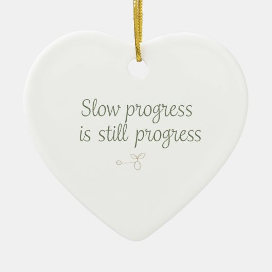 Slow Progress Is Still Progress – Calm Minimal セラミックオーナメント (正面)