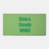Slow & Steady WINS! デスクマット (正面)