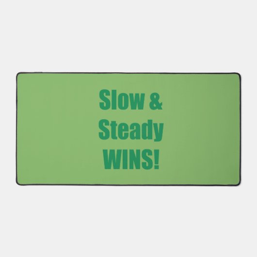 Slow & Steady WINS! デスクマット (正面)