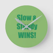Slow & Steady WINS! ラウンド壁時計 (正面)