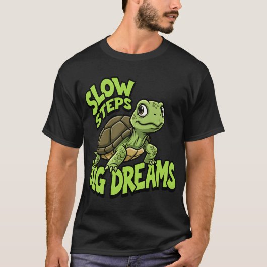 Slow Steps Big Dreams Motivationalurtle Design ret Tシャツ (正面)