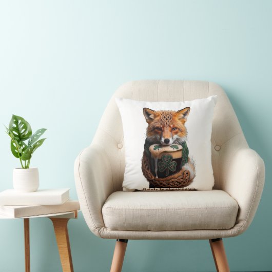 Sly Emerald Fox Toast T-Shirt  クッション (椅子)