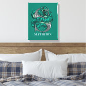 SLYTHERIN™クロスシャッチエンブレム キャンバスプリント (インサイチュ (寝室))