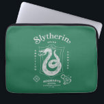 SLYTHERIN™ Pride Ambition Cunning Crest ラップトップスリーブ<br><div class="desc">Show your house pride with this bold Slytherin™ crest design, honoring the ambition and cunning that define this iconic Hogwarts™ house. Featuring the striking serpent coiled within a classic shield, the artwork highlights Slytherin’s core traits — Ambition, Pride, and Cunning — in a clean, vintage-inspired layout. Rendered in signature house...</div>