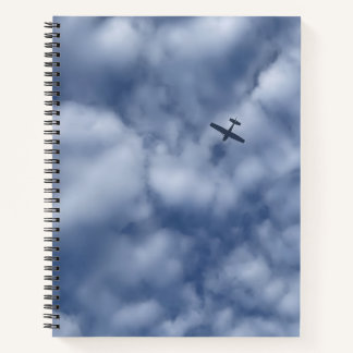 Small Airplane Flying in Cloudy Sky Photo ノートブック