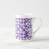 Small Floral Pattern Mint and Purple ボーンチャイナマグカップ (右)