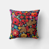 Small Flowers and Berries Delicate Botanical Desig クッション (裏面)