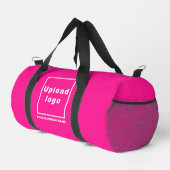 Small Pink Duffelバッグの会社名とロゴ ダッフルバッグ (右コーナー)