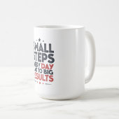 Small Steps Every Day Lead – Motivational Quote De コーヒーマグカップ (正面右)