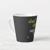 Small Steps Every Day T-Shirt カフェラテマグ (左アングル)