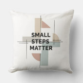 Small Steps Matter Geometric Throw Pillow クッション (正面)