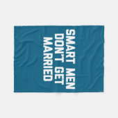 Smart Men Don't Get Married Shirt Funny Cool Shirt フリースブランケット (正面(横))