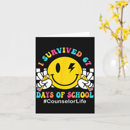 Smile Face I Survived 67 Days Of School Counselor  カード (黄色い花)
