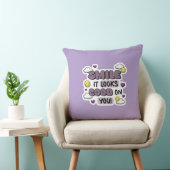 Smile It Looks Good on You Throw Pillow クッション (椅子)