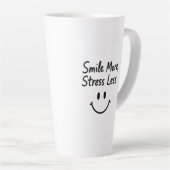 Smile More, Stress Less Doodle Design カフェラテマグ (右アングル)
