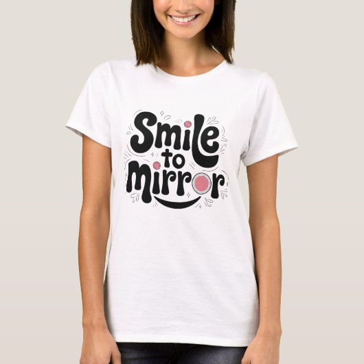 "Smile to Mirror Tシャツ | ピンクのアクセント (正面)