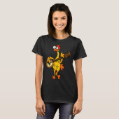 Smileteestank Funny Rubber Chicken Playing Banjo C Tシャツ (正面フル)