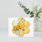 Smiling bee hold a bucket ポストカード (スタンド正面)