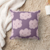 Smiling cloud sky seamless pattern on lilac backgr クッション (ブランケット)