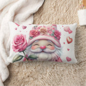 Smiling Gnome Holding a Pink Rose  ランバークッション (ブランケット)