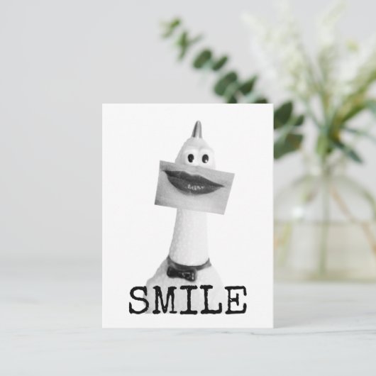Smiling Rubber Chicken Postcard ポストカード (スタンド正面)