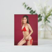 Smiling Woman In Red Bikini ポストカード (スタンド正面)