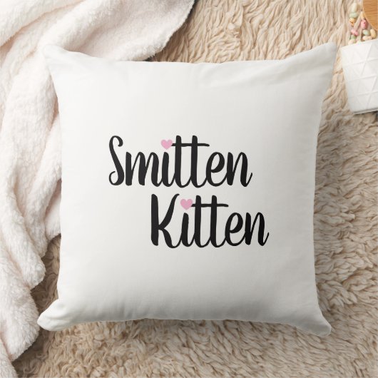 Smitten Kitten Cute Valentine’s Day クッション (ブランケット)