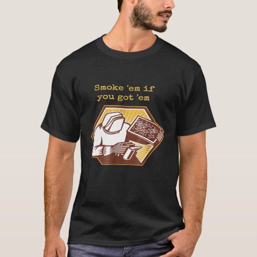 Smoke Em If You Got Em Beekeeper Beehive  Bee Tシャツ (正面)