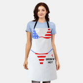 Smokin’ Hot Patriotic Apron – Red, White & Blue エプロン (着用した状態)