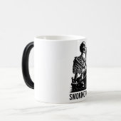 Smoking Skeleton Sticker – Dark Aesthetic Art モーフィングマグカップ (正面左)