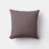 Smoky Mauve Japanese Red Cosmos Floral Pattern クッション (正面)