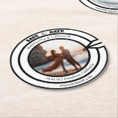 Smooth Script Photo Save the Date Darts Board Roun ラウンドペーパーコースター (アングル)