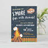 S'more Bonfire SmoreおもしろいフレンズCamping 招待状 (スタンド正面)