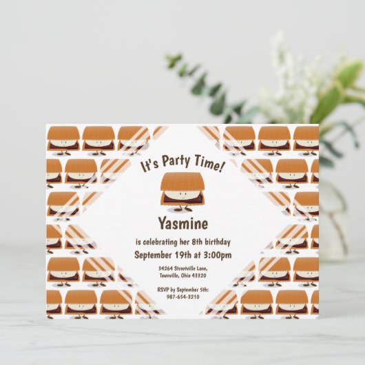 S'moresパターンカートゥーン子供の誕生日招待状 招待状 (スタンド正面)