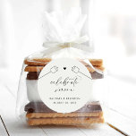 S'mores Wedding Party Favorites Kitステッカーラベル ラウンドシール<br><div class="desc">私たちのモアステッカーのラベルは、マーシュマロエレガントーの串焼き機能あなたのパーティーやイベントのための持ち帰りギフトの完璧なラベルのためのレタリング結婚を持つ。</div>
