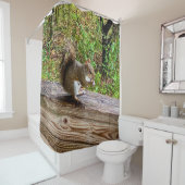 Snack Attack, A Squirrel Living His Best Life シャワーカーテン (インサイチュ)