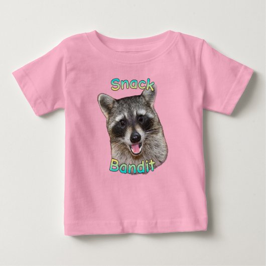 Snack Bandit Funny Raccoon Toddler T-Shirt – Cute  ベビーTシャツ (正面)