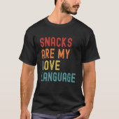 Snacks Are My Love Language Retro Groovy  saying f Tシャツ (正面)