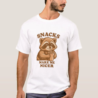 Snacks Make Me Nicer Funny Raccoon Tシャツ