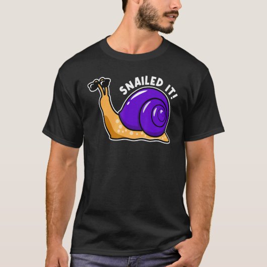 Snailed It Pun Cool Snail in Sunglasses Tシャツ (正面)