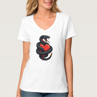Snake Wrapped Around Bleeding Heart Tシャツ