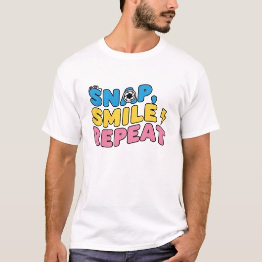 Snap, Smile, Repeat – Funny Photographer T-Shirt Tシャツ (正面)