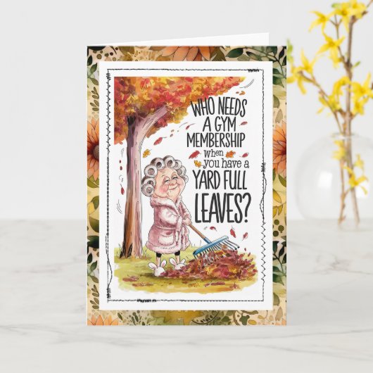 Snarky Old Lady Raking Leaves Fall Autumn Humor カード (黄色い花)